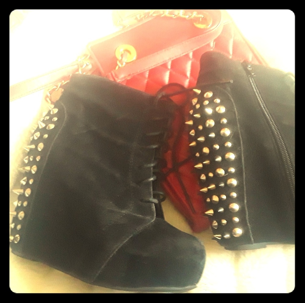 Glaze Black velvet spike boots